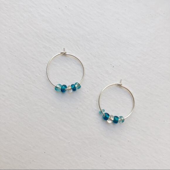 Ocean sky handmade beaded silver hoop earrings 20mm - Picture 1 of 2